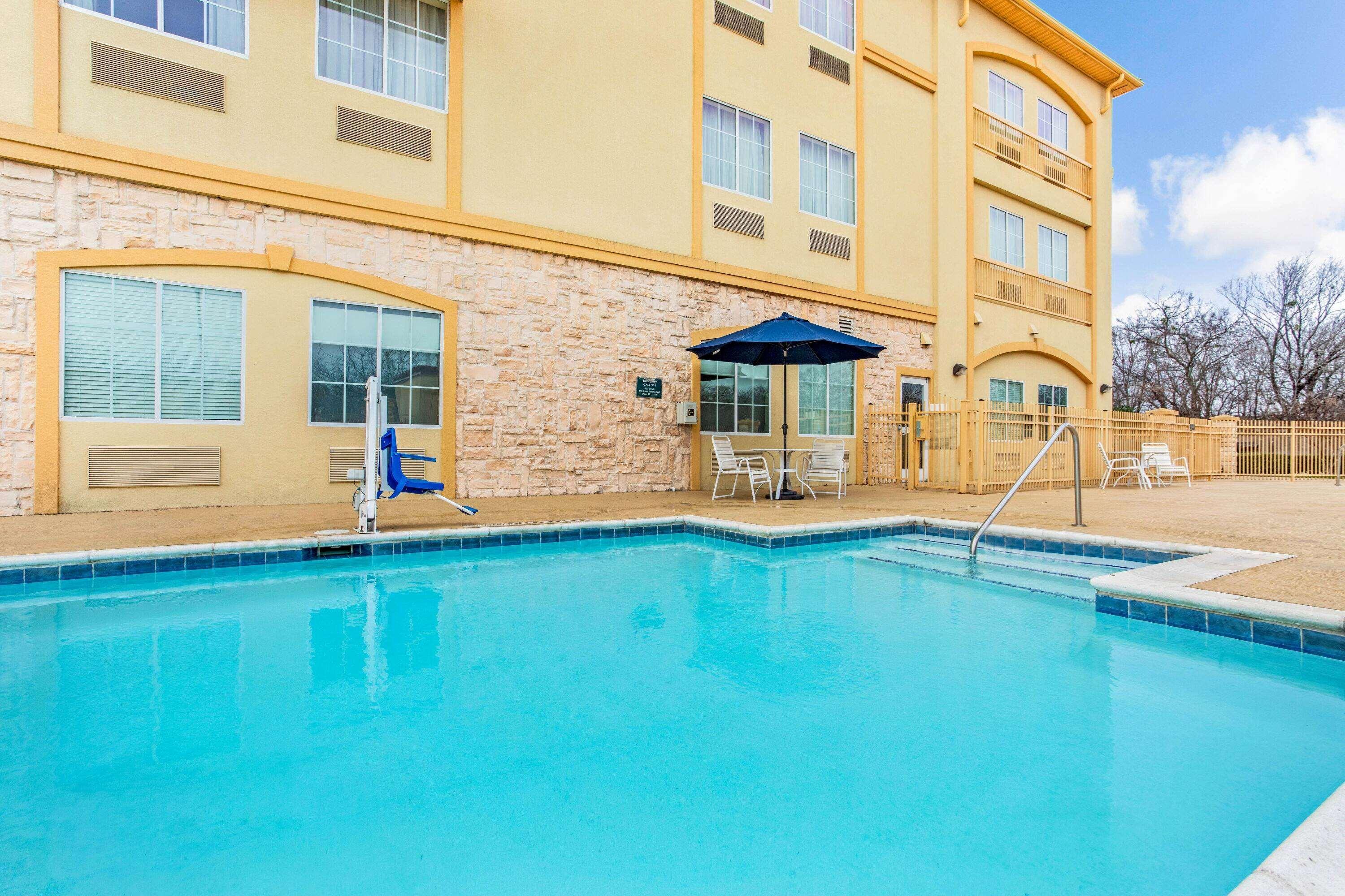 Hotel La Quinta By Wyndham Ennis Exterior foto